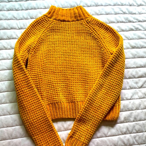 H&M MUSTARD SWEATER - Picture 3 of 3